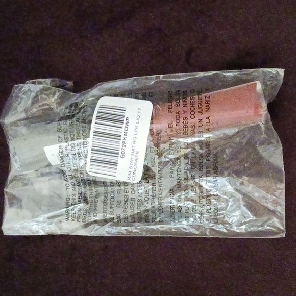 Stay Matte lip colour - Picture 4 of 4